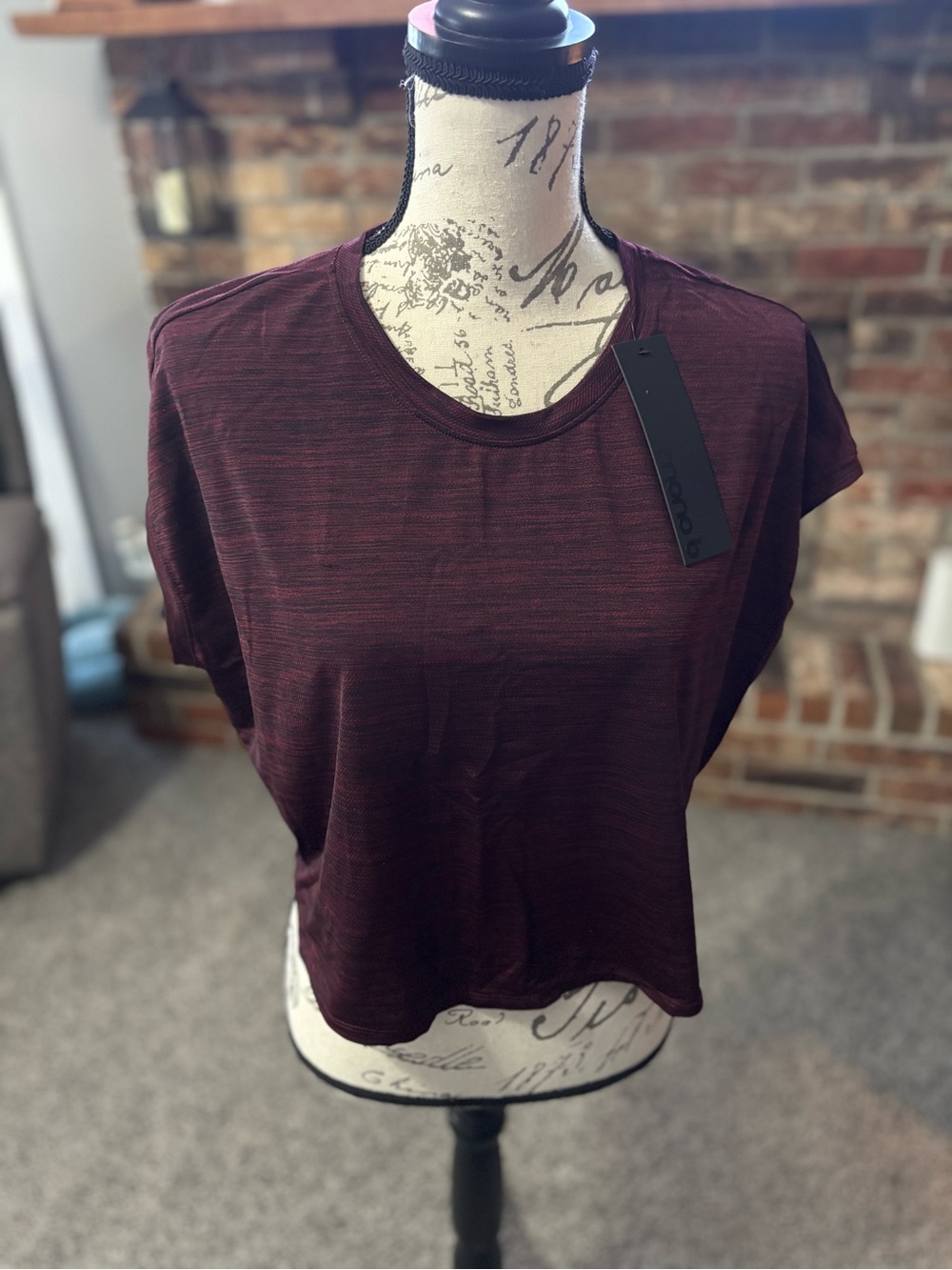 Mono B Women's Maroon Short Sleeve Cropped Tee